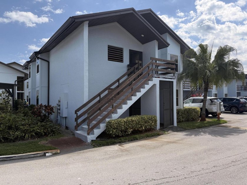2 bedroom full rehab unit in wonderful location. 2 year lease - Beach Condo for sale in Stuart, Florida on Beachhouse.com