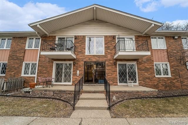 Easy living describes this adorable 2 bedroom upper level condo - Beach Condo for sale in Shelby, Michigan on Beachhouse.com