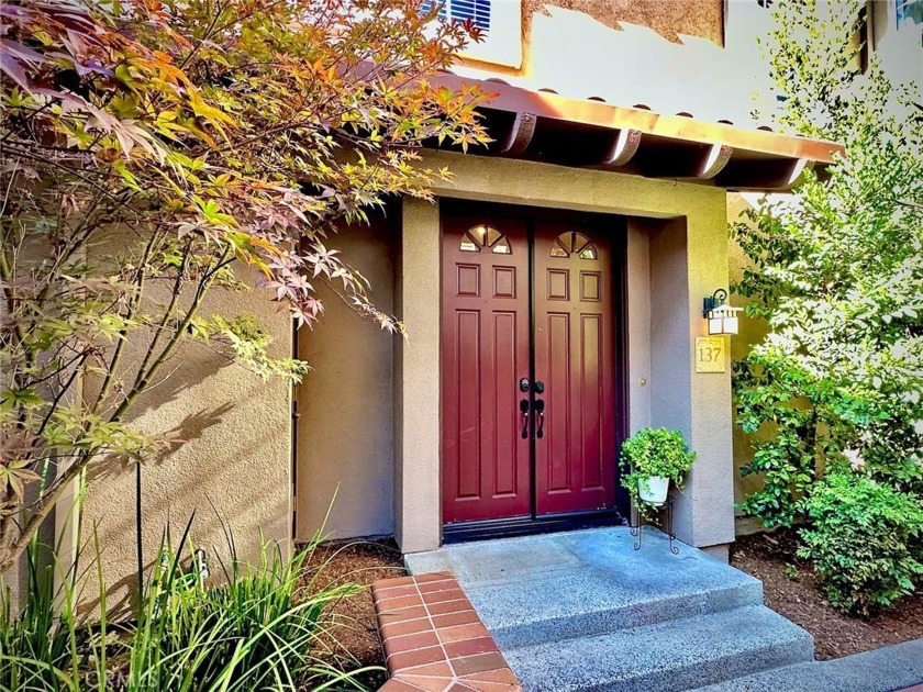 As you enter, you're greeted by timeless laminate flooring that - Beach Condo for sale in Rancho Santa Margarita, California on Beachhouse.com