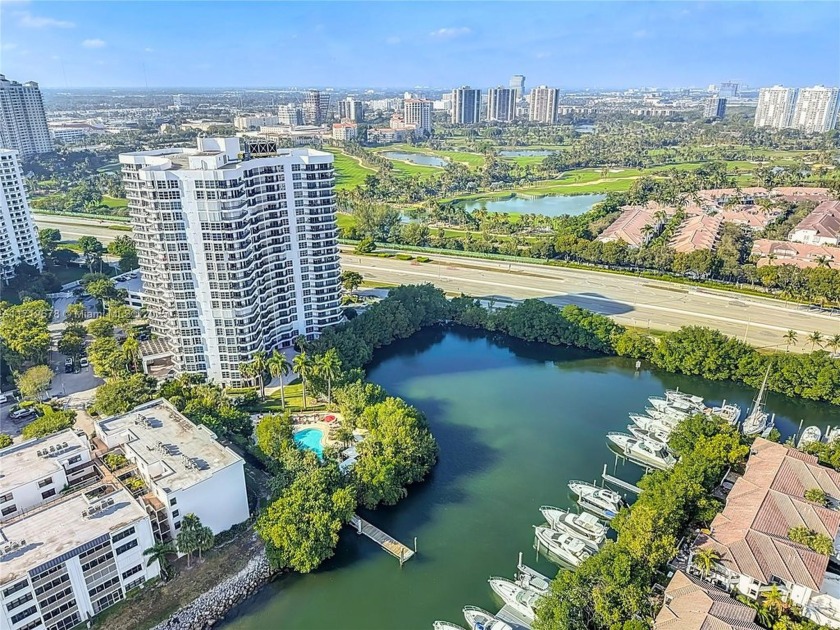 SPECTACULAR CORNER VIEWS: OCEAN GOLF COURT AND MARINAS. THIS IS - Beach Condo for sale in Aventura, Florida on Beachhouse.com