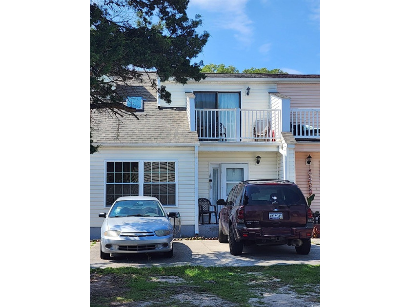 Great 2 bedroom townhome with no HOA located in the weekly - Beach Condo for sale in Surfside Beach, South Carolina on Beachhouse.com
