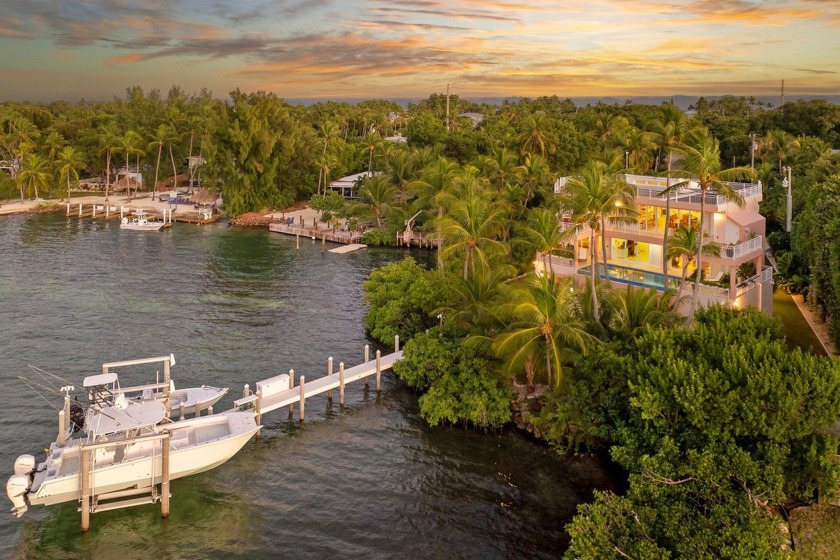 Welcome to Bahia Bonita! This ultra-private bayfront estate in - Beach Home for sale in Upper Matecumbe Key, Florida on Beachhouse.com