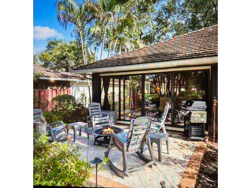 Twelve Oaks, a manned gated quiet and charming Oak lined - Beach Home for sale in North Palm Beach, Florida on Beachhouse.com
