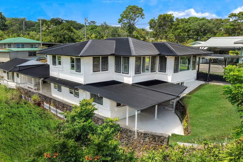 This recently-renovated home is now available, offering a blend - Beach Home for sale in Papaikou, Hawaii on Beachhouse.com