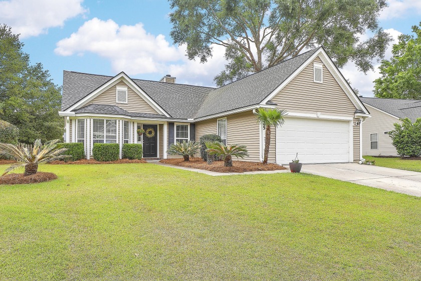 Welcome to 1425 Water Oak Cut, a gorgeous pond front home in - Beach Home for sale in Mount Pleasant, South Carolina on Beachhouse.com