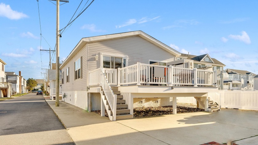 Attractive home in "Move-In" condition.  Enjoy summer in Stone - Beach Home for sale in Stone Harbor, New Jersey on Beachhouse.com