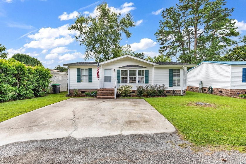 Wow! Check out this beautiful, move in ready, three bedroom home - Beach Home for sale in Little River, South Carolina on Beachhouse.com