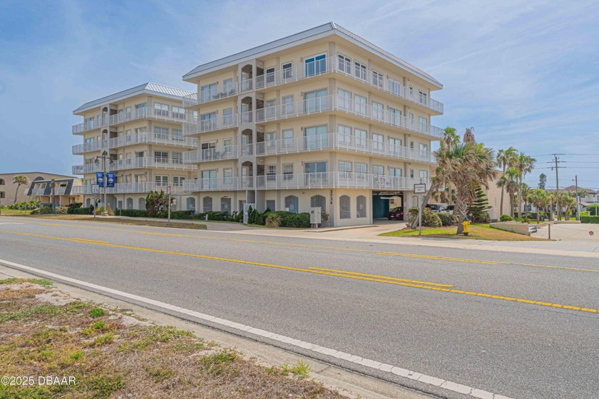 WELCOME TO BEAUTIFUL BEACHSIDE LIVING AT A BARGAIN PRICE. 1682 - Beach Condo for sale in Daytona Beach Shores, Florida on Beachhouse.com