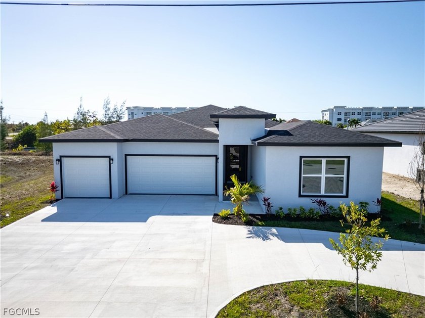 **SELLER IS MOTIVATED** Stunning new construction with 2,290 sq - Beach Home for sale in Cape Coral, Florida on Beachhouse.com