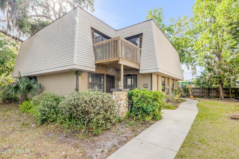 Welcome home! This spacious townhouse has everything you need - - Beach Townhome/Townhouse for sale in Port Orange, Florida on Beachhouse.com