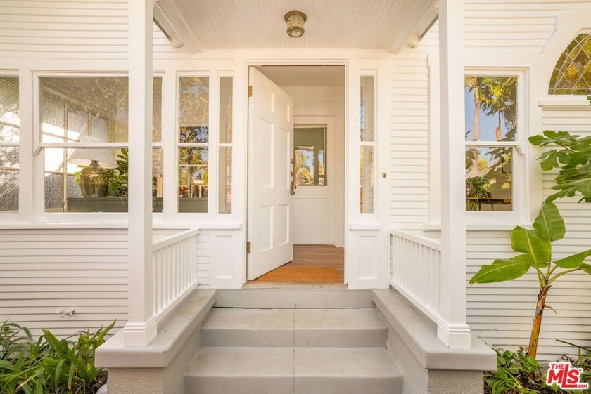 Welcome to this delightful 2-bedroom, 1-bathroom bungalow - Beach Home for sale in Venice, California on Beachhouse.com