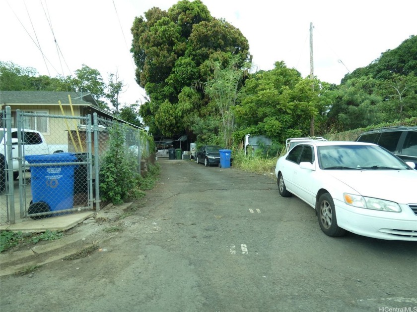 **LeaseHold**  CPR'd single family dwelling located in the heart - Beach Home for sale in Waipahu, Hawaii on Beachhouse.com