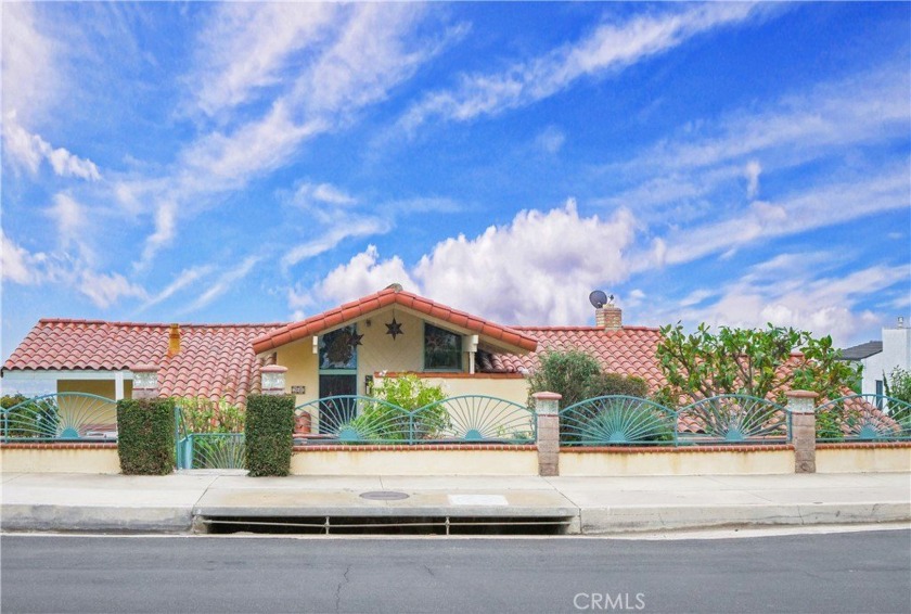 Perched in the scenic hills of Rancho Palos Verdes, this - Beach Home for sale in Rancho Palos Verdes, California on Beachhouse.com