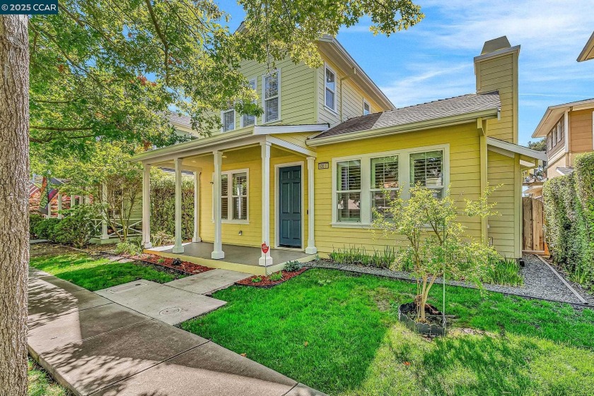 Beautiful 2-story home on Mare Island featuring 3 bedrooms, 2.5 - Beach Home for sale in Vallejo, California on Beachhouse.com