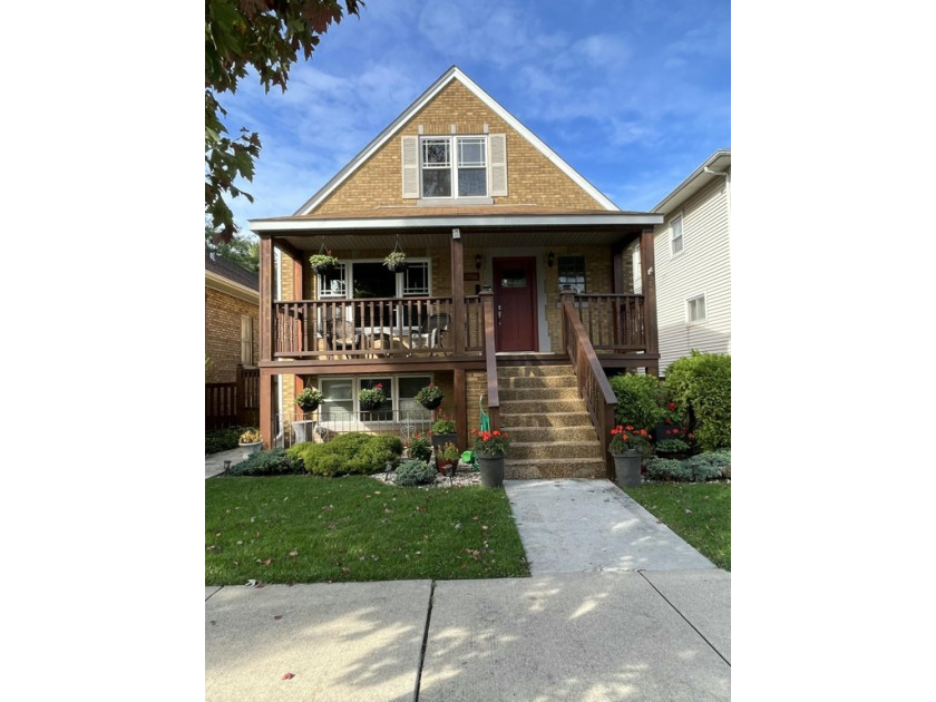 Related living, zoned single family with Separate Utilities, 4/5 - Beach Home for sale in Whiting, Indiana on Beachhouse.com