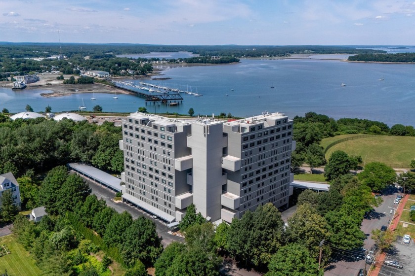 Spectacular views! This 2 bedroom, 2 bath top floor condo - Beach Condo for sale in Portland, Maine on Beachhouse.com