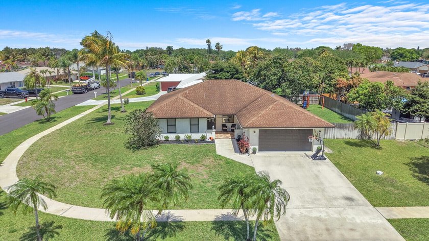 In the heart of Royal Palm Beach, 107SegoviaAvenue is an updated - Beach Home for sale in Royal Palm Beach, Florida on Beachhouse.com