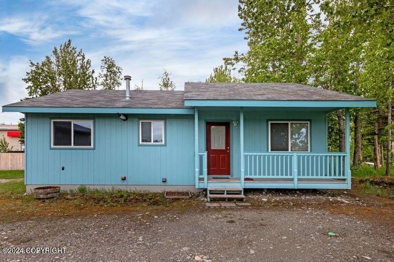 Located in the Wasilla Commercial area! 2 Bedrooms and 1 bath - Beach Home for sale in Wasilla, Alaska on Beachhouse.com