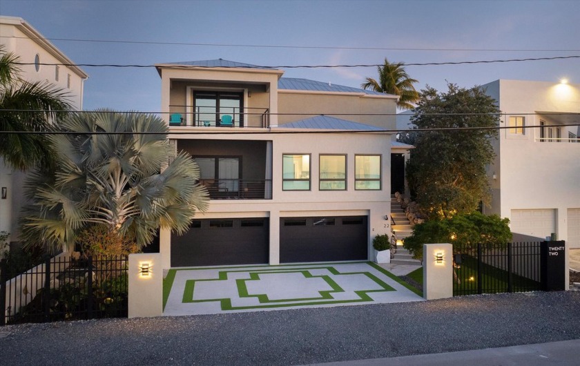 This 4b/4.5ba luxurious home boasts Gulf of Mexico & deep canal - Beach Home for sale in Key Haven, Florida on Beachhouse.com