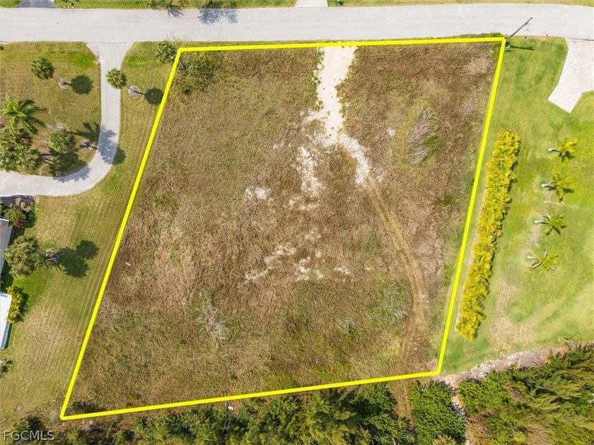 Imagine the opportunity to build your dream home on a beautiful - Beach Lot for sale in Fort Myers, Florida on Beachhouse.com
