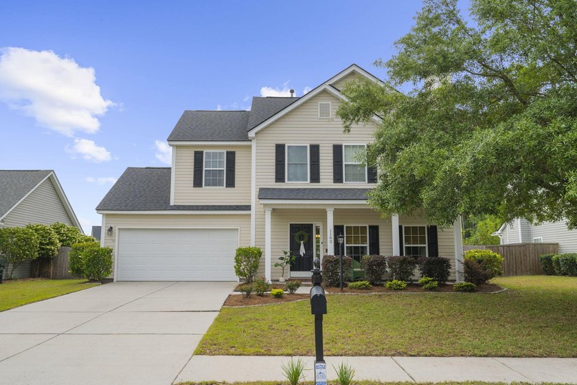 Beautifully updated two-story home in the charming Summertrees - Beach Home for sale in Johns Island, South Carolina on Beachhouse.com