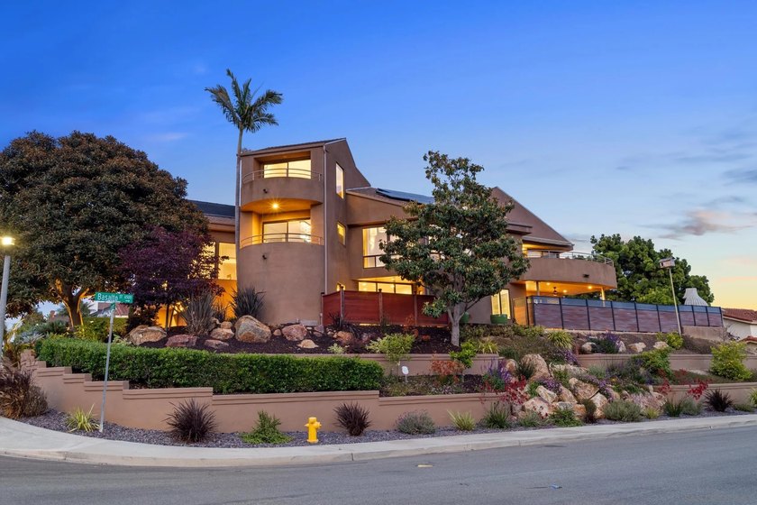 Exceptional custom contemporary estate in the heart of La Costa - Beach Home for sale in Carlsbad, California on Beachhouse.com