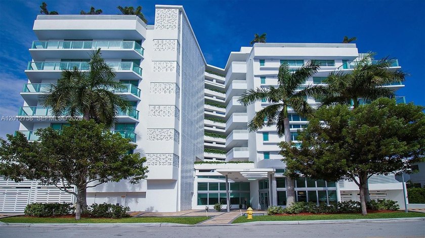 Bright and spacious 1-bedroom, 2 full-bathroom condo with an - Beach Condo for sale in Bay Harbor Islands, Florida on Beachhouse.com