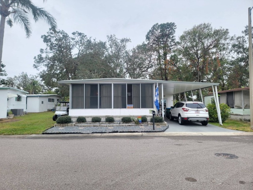 Your Oak Crest backyard is a lush blend of palm trees and - Beach Home for sale in Largo, Florida on Beachhouse.com