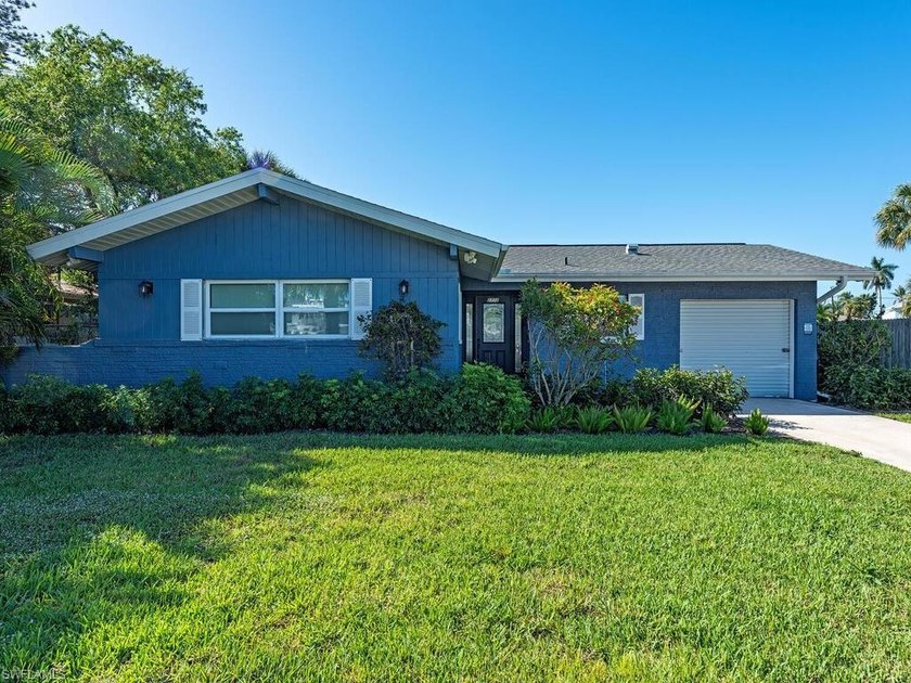 This beautifully updated 2 bedroom, 2 bath single family home in - Beach Home for sale in Naples, Florida on Beachhouse.com
