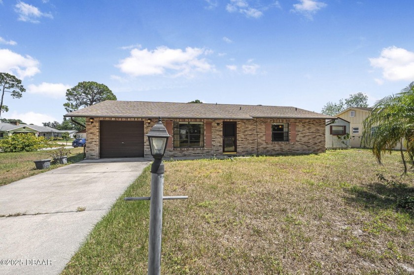 Incredible opportunity to own a pool home in Edgewater! This - Beach Home for sale in Edgewater, Florida on Beachhouse.com