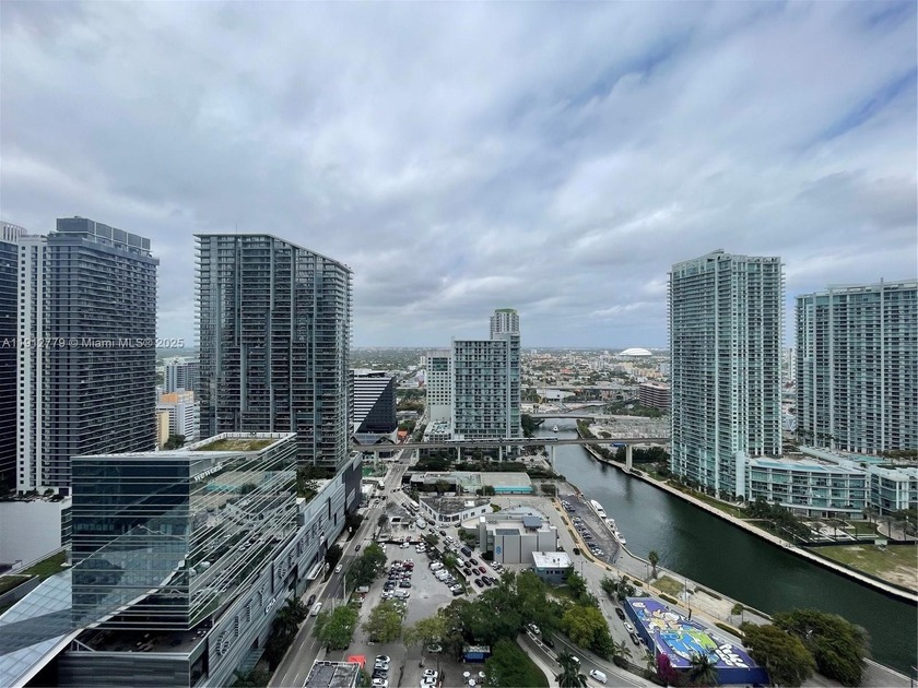 Stunning 1 bedroom and 1.5 bathroom. Enjoy the panoramic views - Beach Condo for sale in Miami, Florida on Beachhouse.com