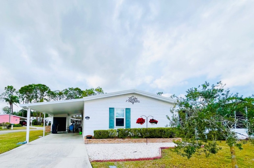 Welcome to your new home in Lake Fairways Country Club! This - Beach Home for sale in North Fort Myers, Florida on Beachhouse.com