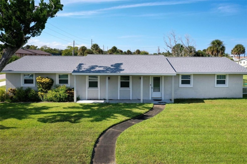 RELAX BY THE RIVER IN THIS MOVE-IN READY RETREAT ON REEF ROAD! - Beach Home for sale in South Daytona, Florida on Beachhouse.com