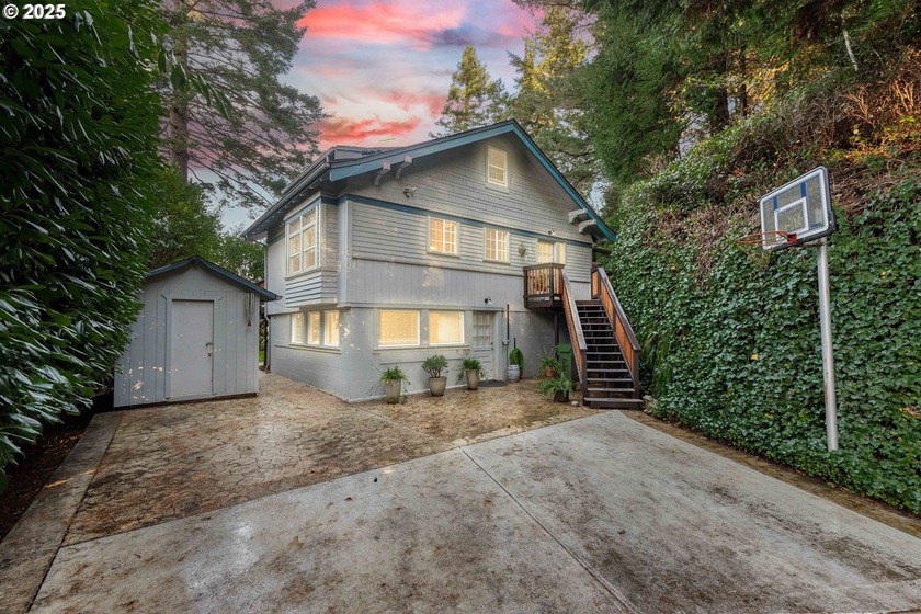 Move-in ready 3-bedroom, 2-bath home in Coos Bay offering a - Beach Home for sale in Coos Bay, Oregon on Beachhouse.com