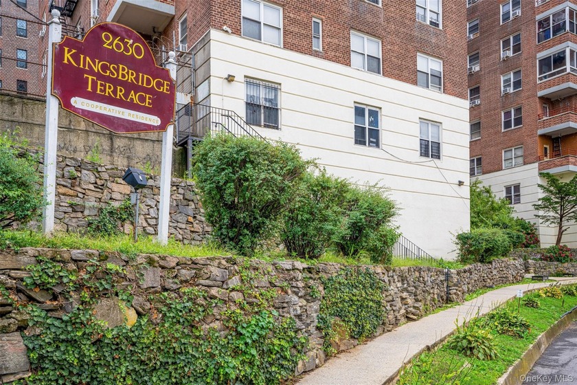Welcome to Kingsbridge Terrace! This spacious one-bedroom - Beach Home for sale in Bronx, New York on Beachhouse.com