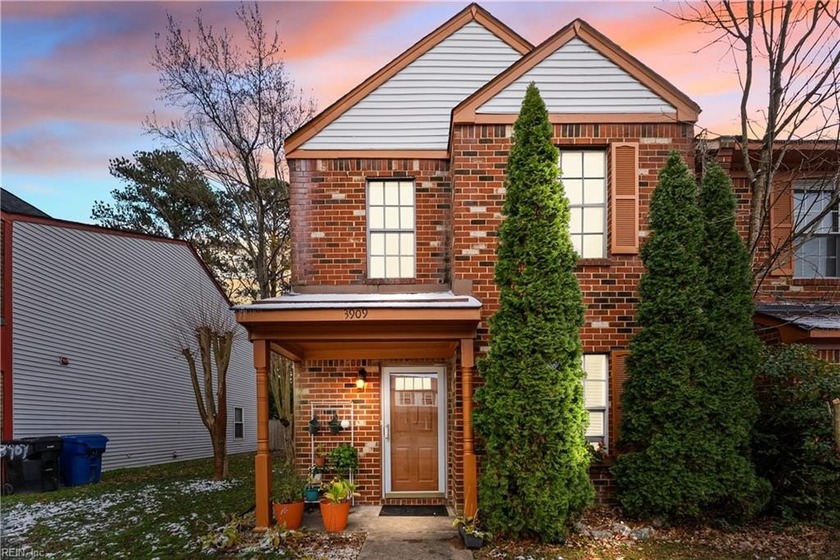 Set in the established Thalia Wayside community of Virginia - Beach Townhome/Townhouse for sale in Virginia Beach, Virginia on Beachhouse.com