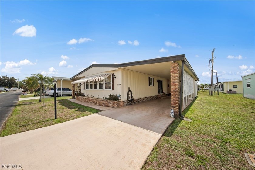 Welcome to comfortable and easy Florida living in this well-kept - Beach Home for sale in North Fort Myers, Florida on Beachhouse.com