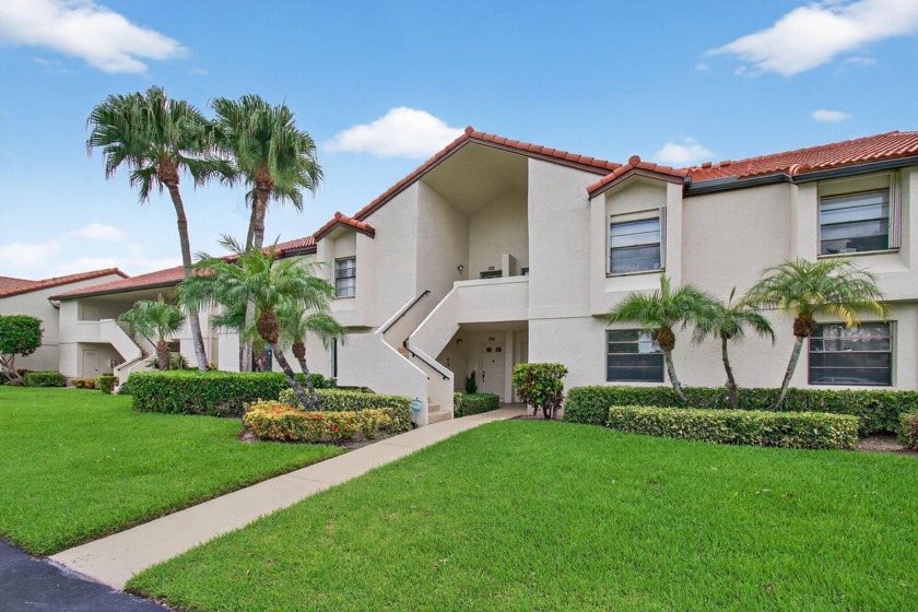 Rarely available 1st floor corner unit with serene lake views - Beach Condo for sale in Boynton Beach, Florida on Beachhouse.com