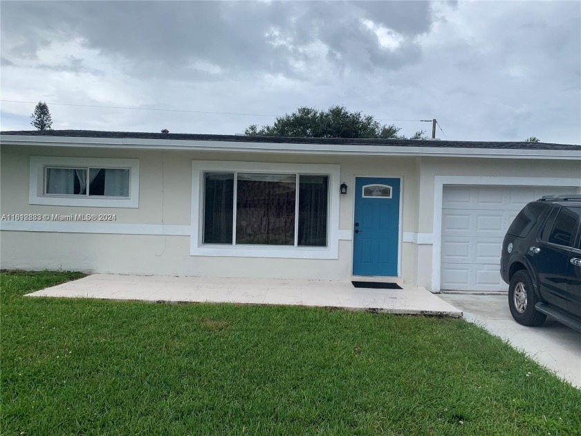 GREAT OPPORTUNITY!! NO HOA!! Updated 2/1 plus garage single - Beach Home for sale in Sunrise, Florida on Beachhouse.com