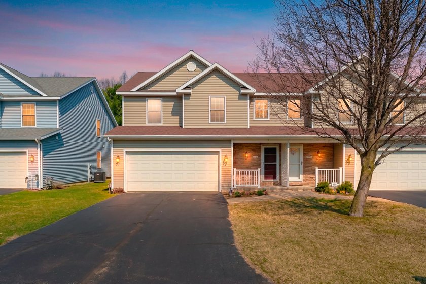 Spacious and meticulously maintained townhouse-style condo in - Beach Condo for sale in Saint Joseph, Michigan on Beachhouse.com