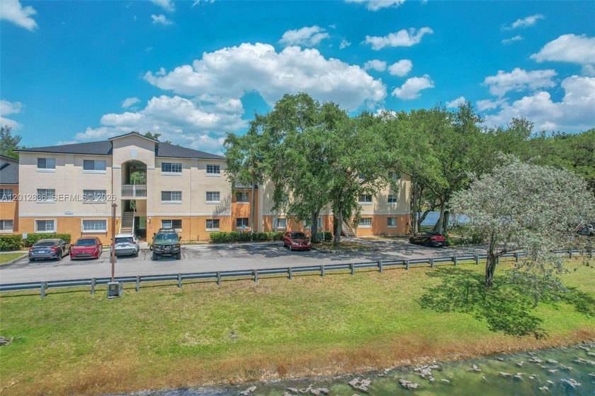 Welcome to this spacious first-floor 1BR/1BA condo in the highly - Beach Condo for sale in Hollywood, Florida on Beachhouse.com