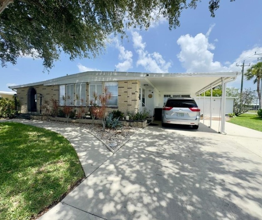 HUGE & BEAUTIFUL HOME on a CORNER DOUBLE LOT! Over 2,300 Sq Ft - Beach Home for sale in North Port, Florida on Beachhouse.com