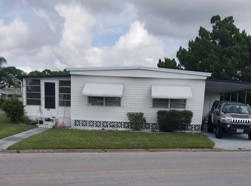 Beautiful 2/2 manufactured home in The Winds of St. Armands, an - Beach Home for sale in Sarasota, Florida on Beachhouse.com