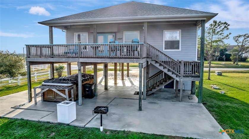 Waterfront Living at Its Best! Enjoy stunning waterfront views - Beach Home for sale in Port Lavaca, Texas on Beachhouse.com
