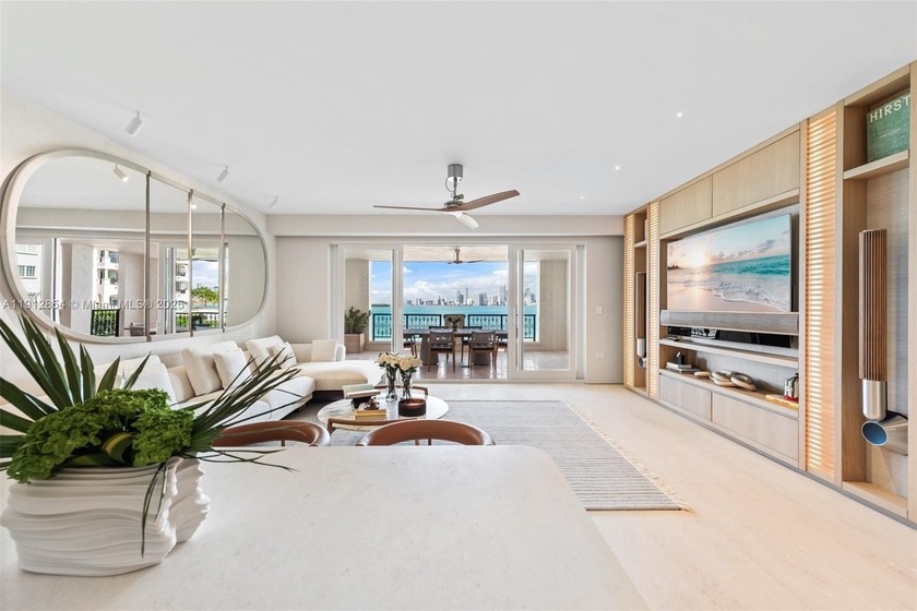 THIS STUNNING BAYVIEW UNIT REDEFINES LUXURY LIVING AT ITS FINEST - Beach Condo for sale in Miami Beach, Florida on Beachhouse.com