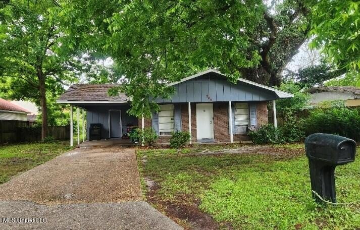 Great home in the heart of Long Beach. Close to schools, white - Beach Home for sale in Long Beach, Mississippi on Beachhouse.com