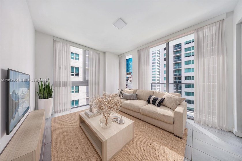 Modern 1 bed / 1 bath at YOTELPAD Downtown Miami with full - Beach Condo for sale in Miami, Florida on Beachhouse.com