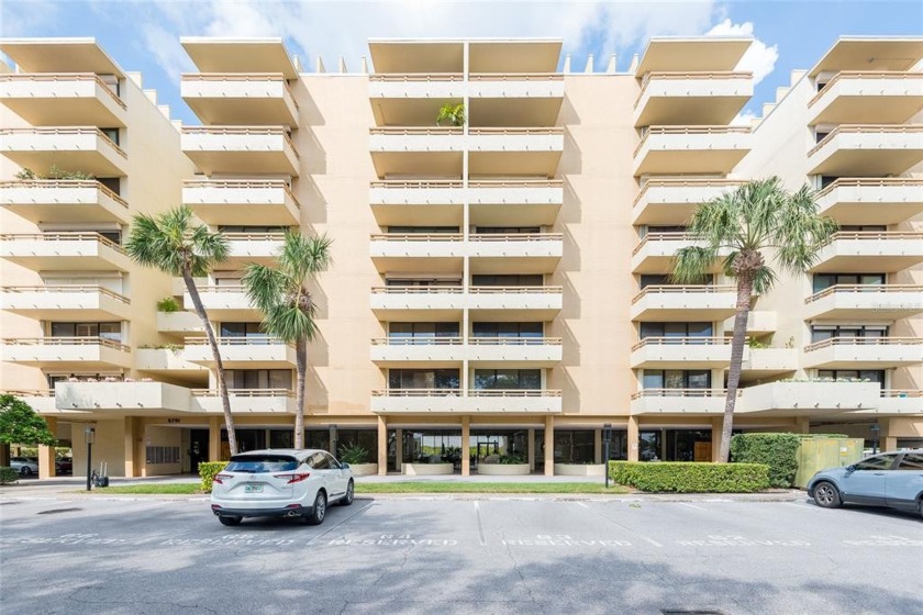 Enjoy this South Tampa waterfront two bedroom, 2 1/2 bath condo - Beach Condo for sale in Tampa, Florida on Beachhouse.com