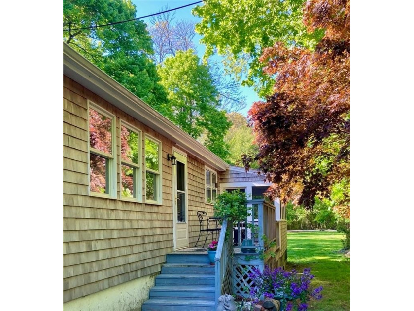 Wonderful opportunity to own a little slice of heaven in the - Beach Home for sale in Jamestown, Rhode Island on Beachhouse.com