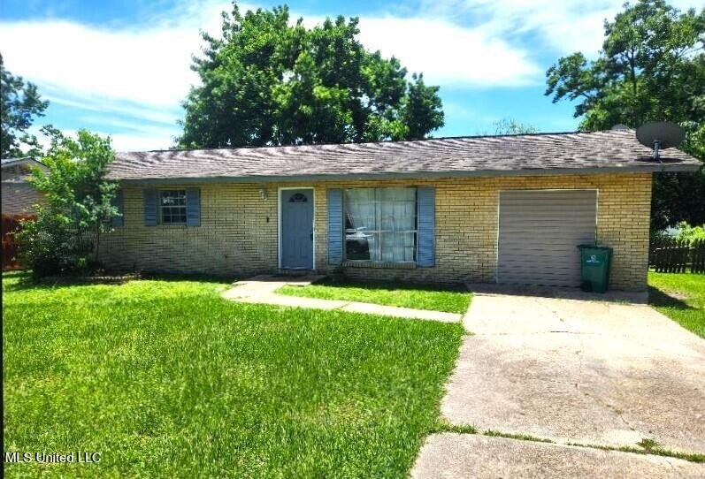 Charming home in a prime Long Beach location.Property is not - Beach Home for sale in Long Beach, Mississippi on Beachhouse.com